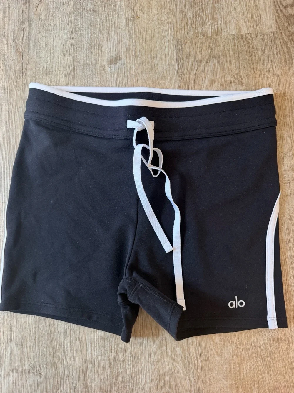 ALO Yoga Airbrush High-Waist Race Pace Short NWOT